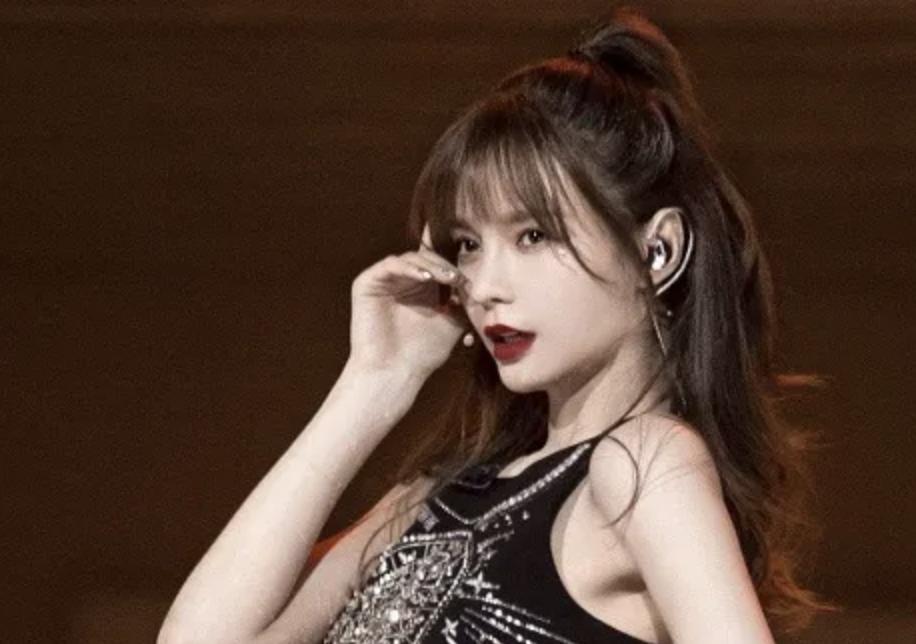 素颜是灾难，化妆是整容，这9位女明星的真实颜值，前后反差巨大