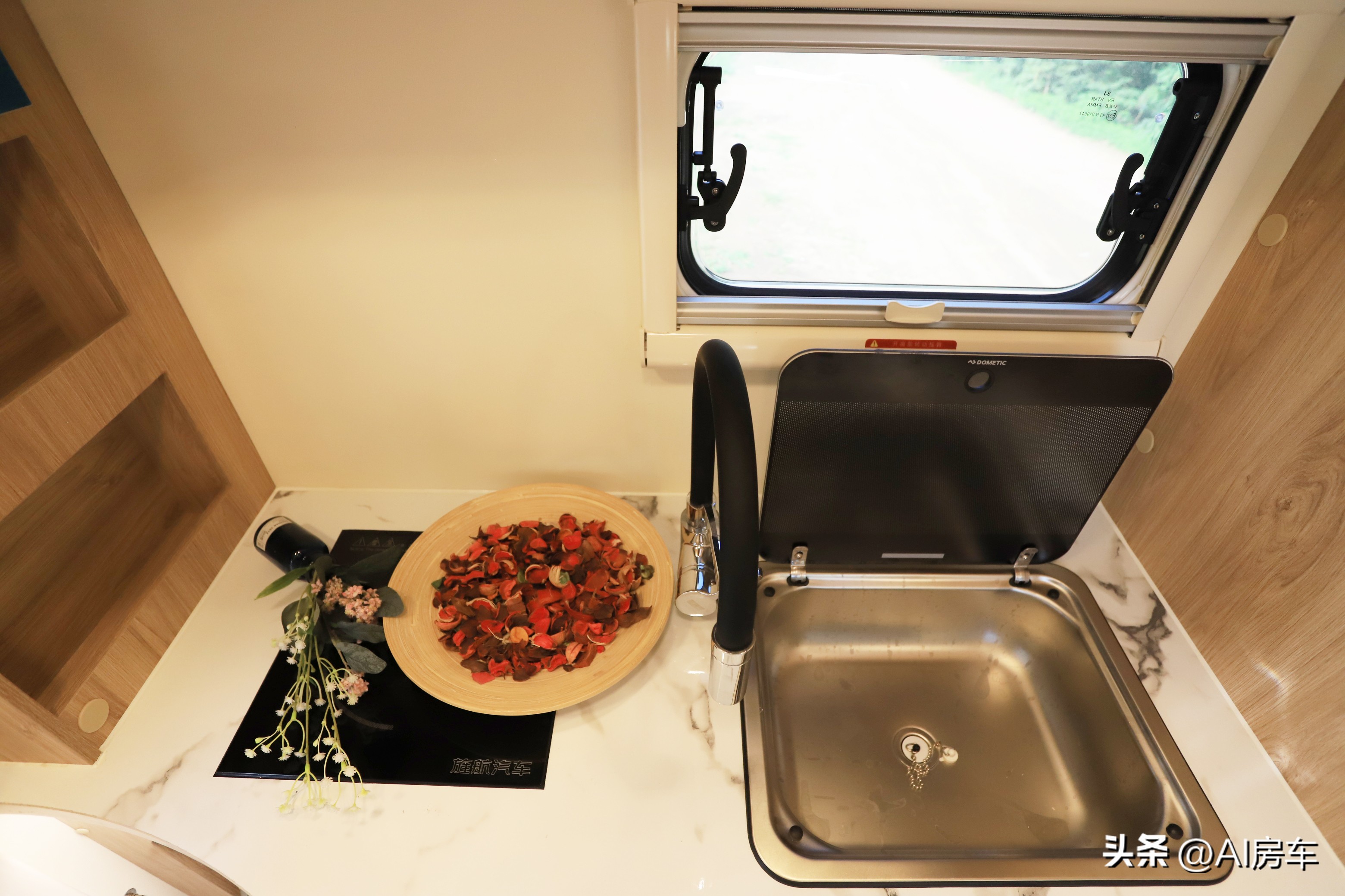 7人房车超大空间,旅行最舒服的十万左右七座房车