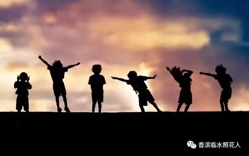 看图写话热闹的大课间优秀作文,课间活动二年级看图作文