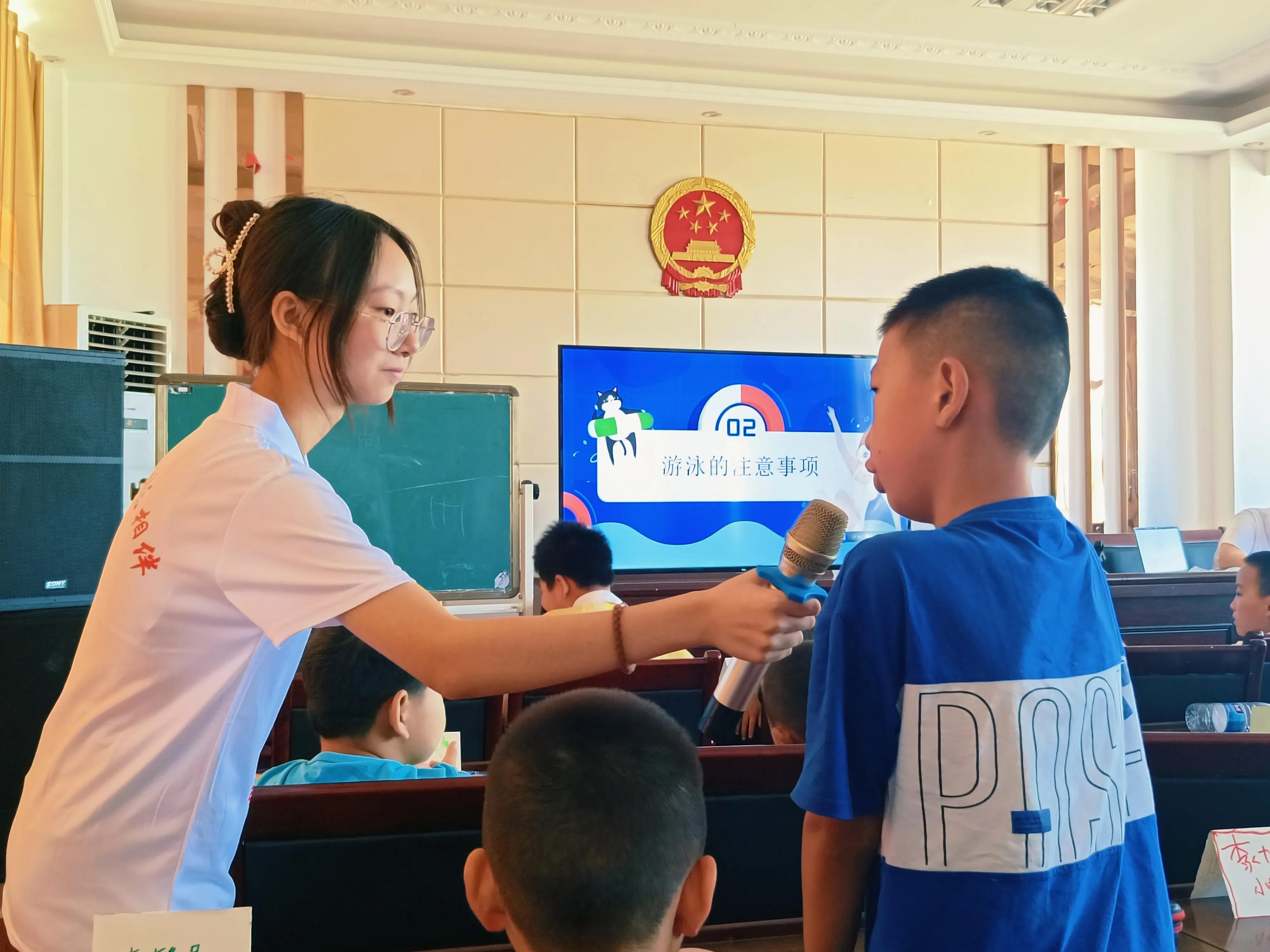 湖北学子三下乡青春正当时,湖北学子三下乡心有光芒何畏远方