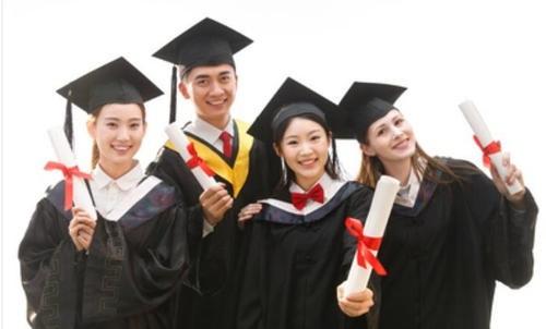 老人捡弃婴考上清华父母认亲,女子捡到弃婴7年父母找到