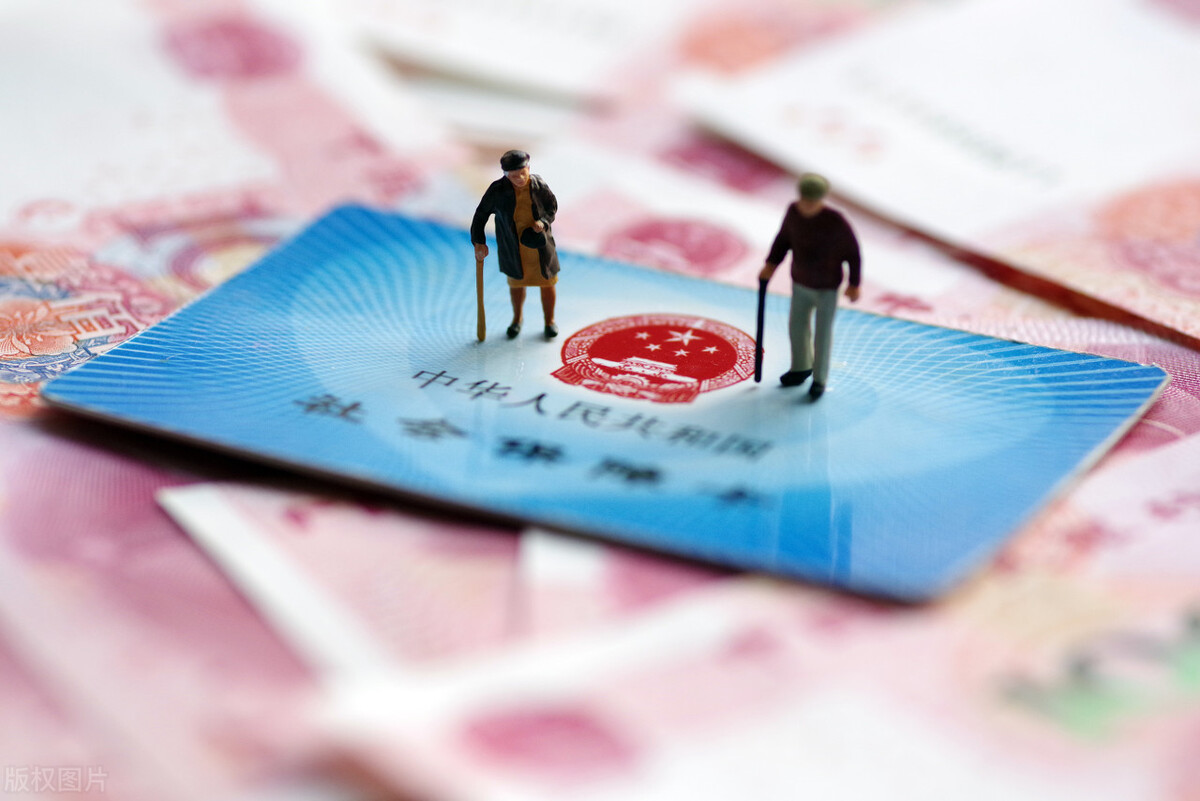 关于农村老人养老保险最新政策,农村养老保险退休金每年涨多少