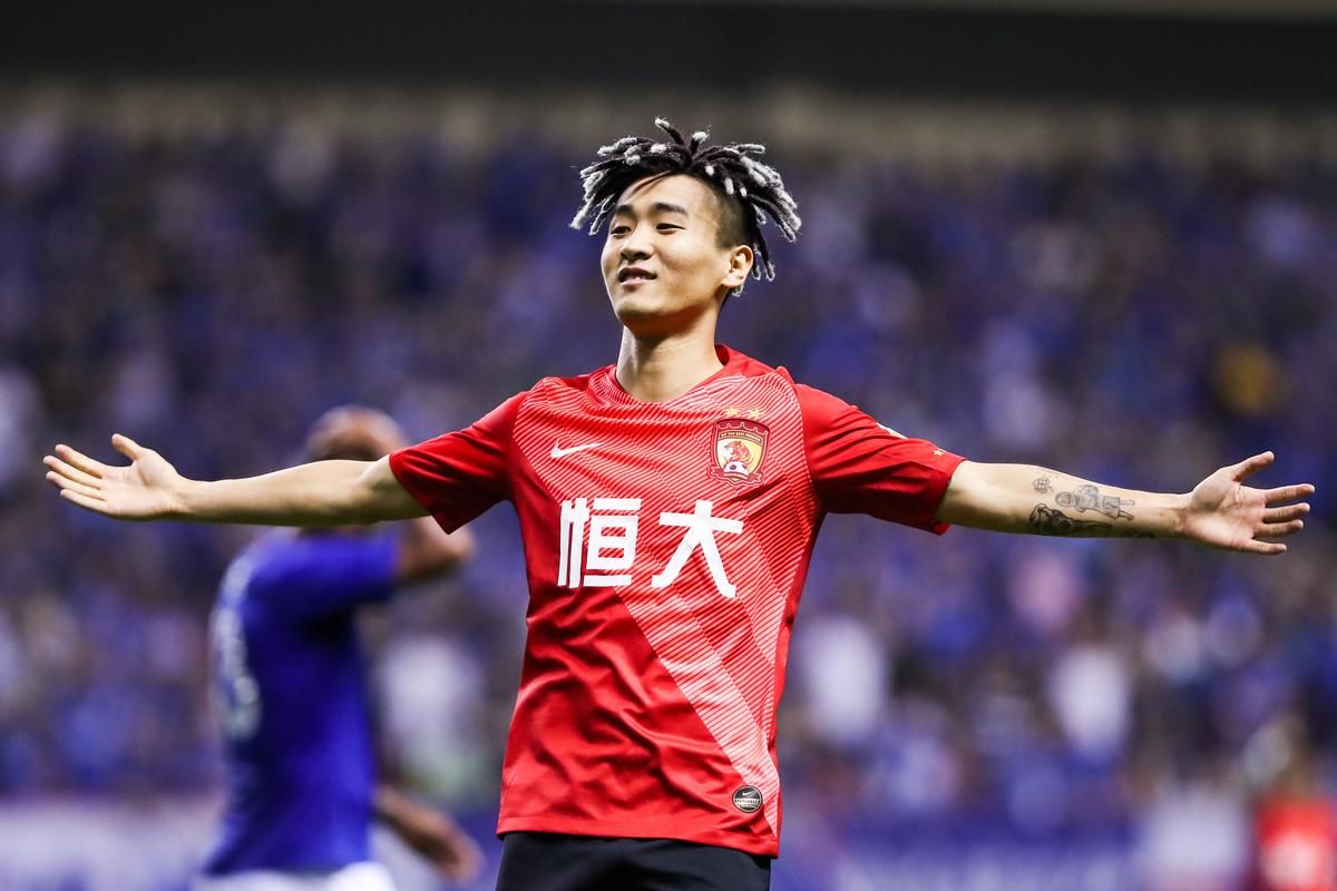 韦世豪被小球迷骂视频原声,韦世豪小球迷视频