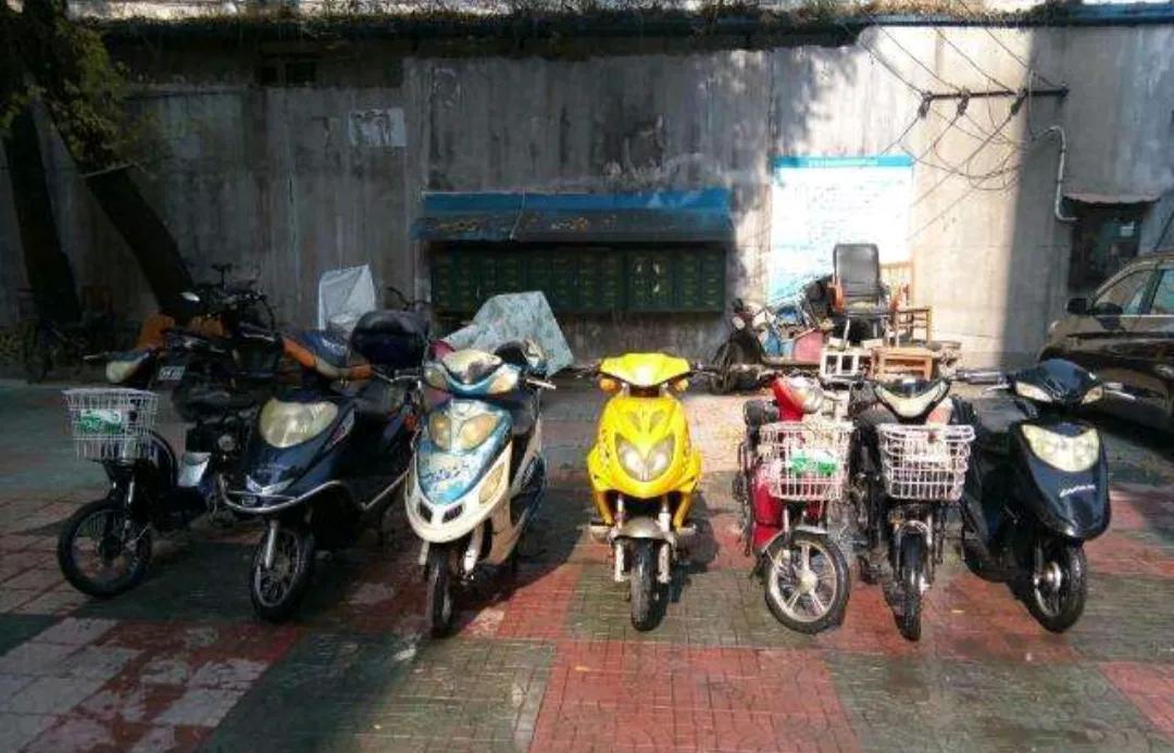 这是一双美团跑腿?