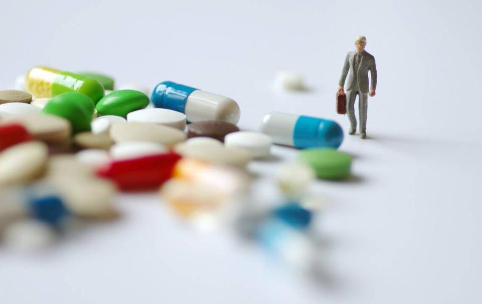 阿莫西林和头孢哪个对身体危害大,世界上两大抗生素阿莫西林和头孢