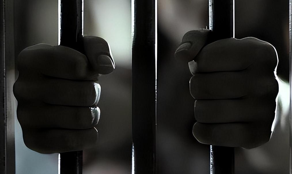 内蒙“白富美”名媛与7男子聚众淫乱,被抓大喊:他们全是我男友!