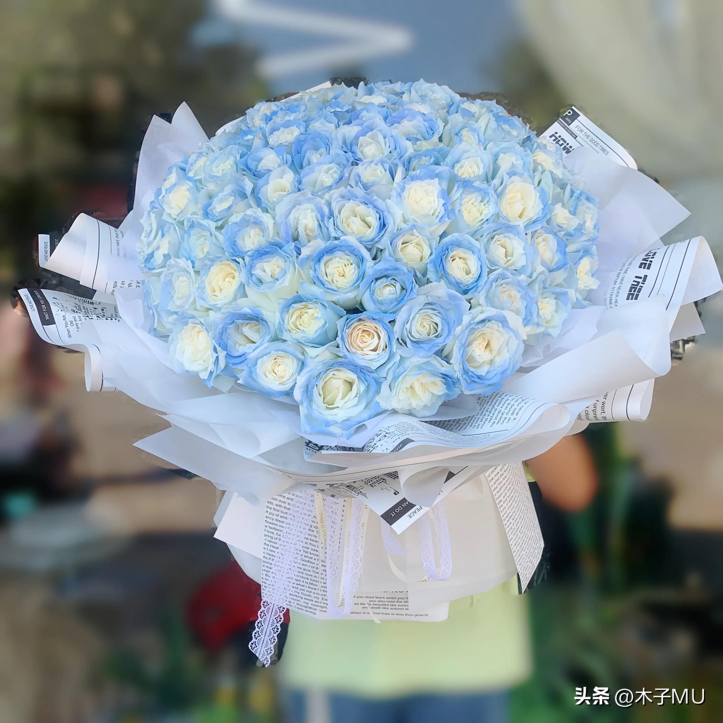 3色碎冰蓝玫瑰花语是什么,圣诞节送碎冰蓝玫瑰的花语