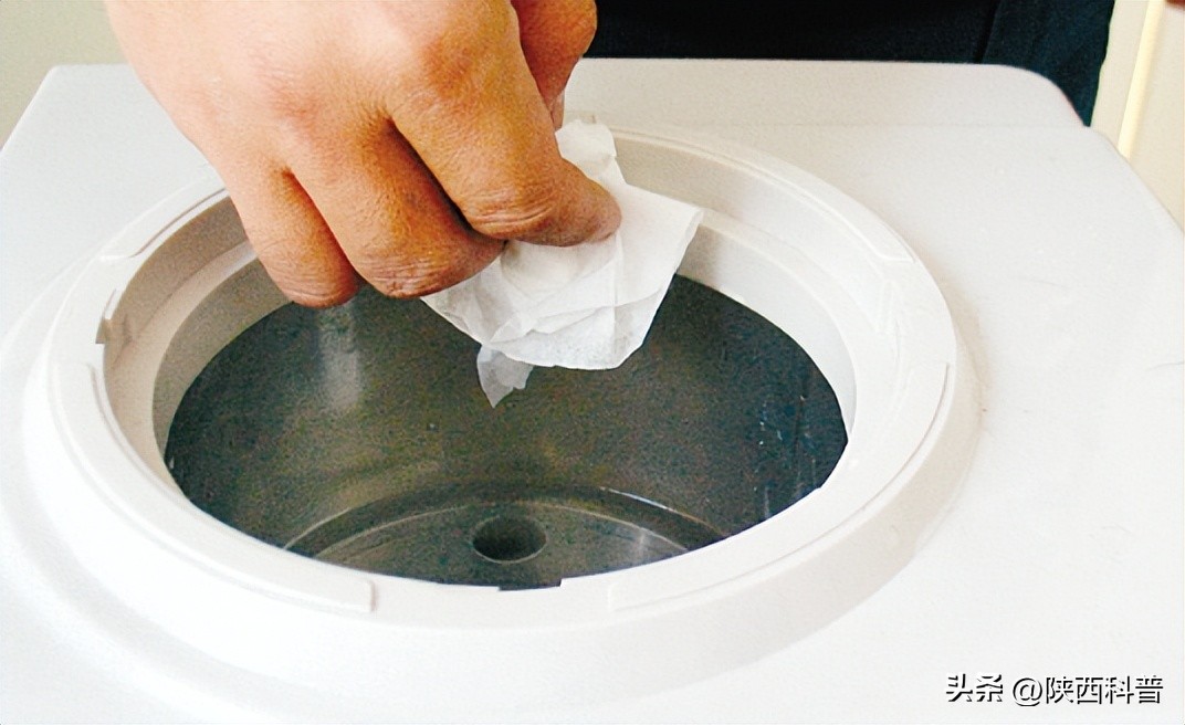 饮水机的水真的有那么脏吗,实测饮水机你想象不到的脏