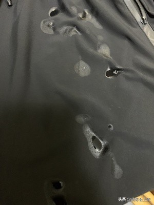 衣服上油渍去除最快最有效的方法,衣服上的油渍用小苏打可以去除吗