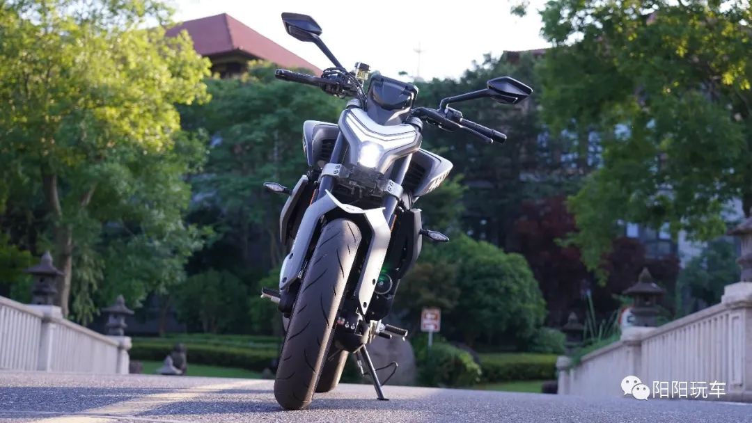 春风450NK三千公里还能卖多少钱,5000左右单缸300cc街车