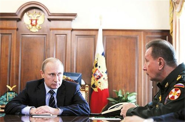 特朗普和普京办公桌,普京和特朗普办公室对比图