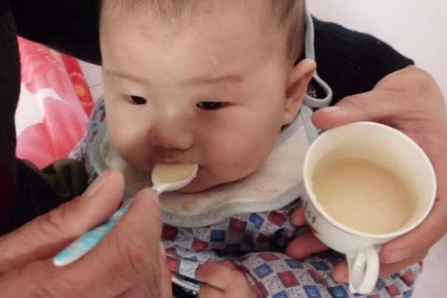 宝宝几个月添加辅食比较合适,宝宝从几个月开始添加辅食合适