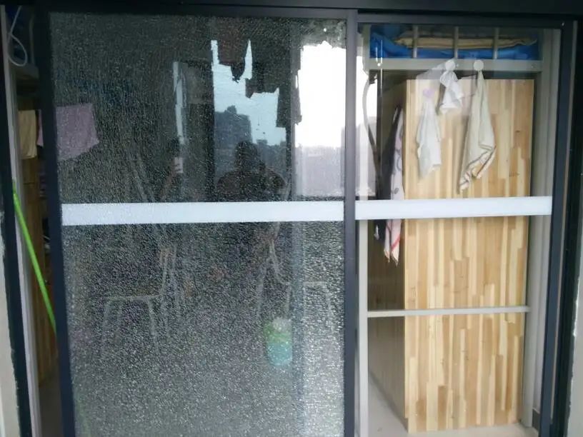 玻璃门维修电话,公司玻璃门坏了怎么修