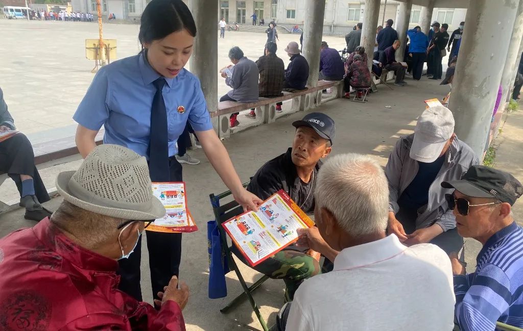 让民法典走到群众身边——文圣区人民检察院开展“美好生活·民法典相伴”普法宣传活动