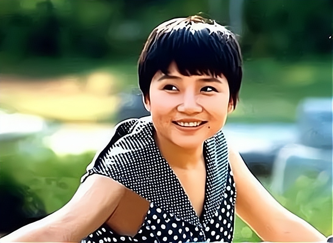 歌手李娜为何在巅峰时期出家,歌手李娜出家现状