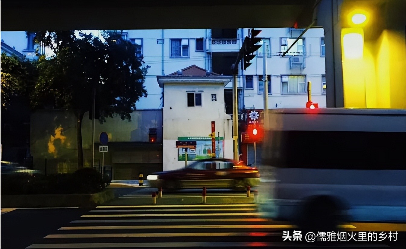 热搜上北京90一晚的洗浴中心，藏着太多人羞于说出口的秘密