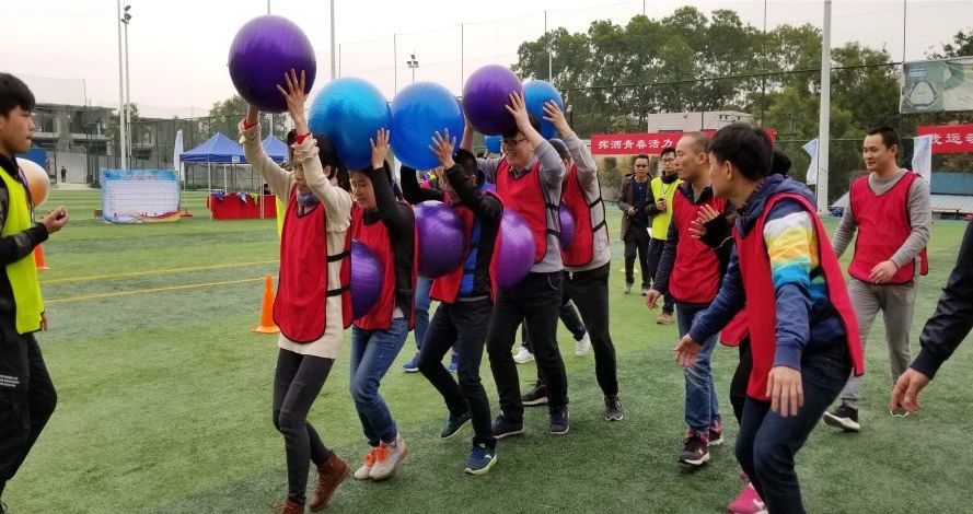 团建趣味飞机游戏怎么玩,趣游研学营