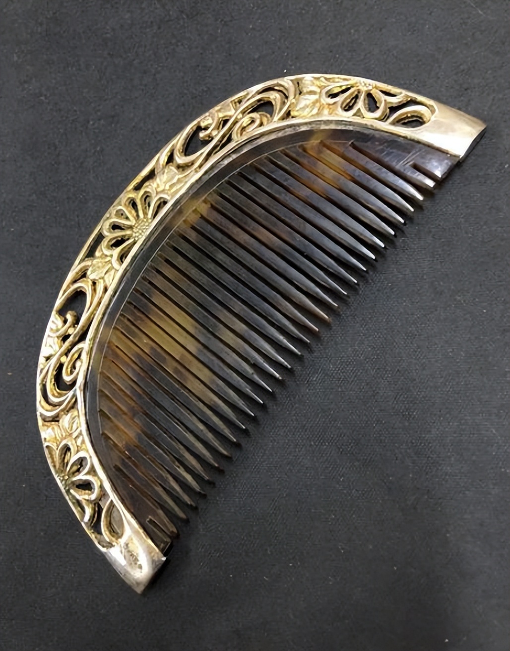 欧洲中世纪:发型与发饰潮流的演变史