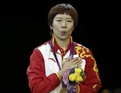 国乒女队王楠,王楠张怡宁女乒团体比赛视频