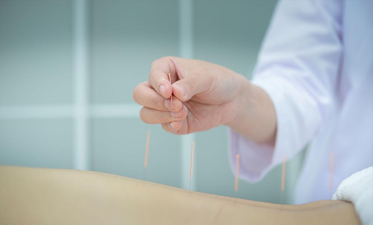 基于“阴病治阳”理论，探析针刺法治疗冠心病的作用