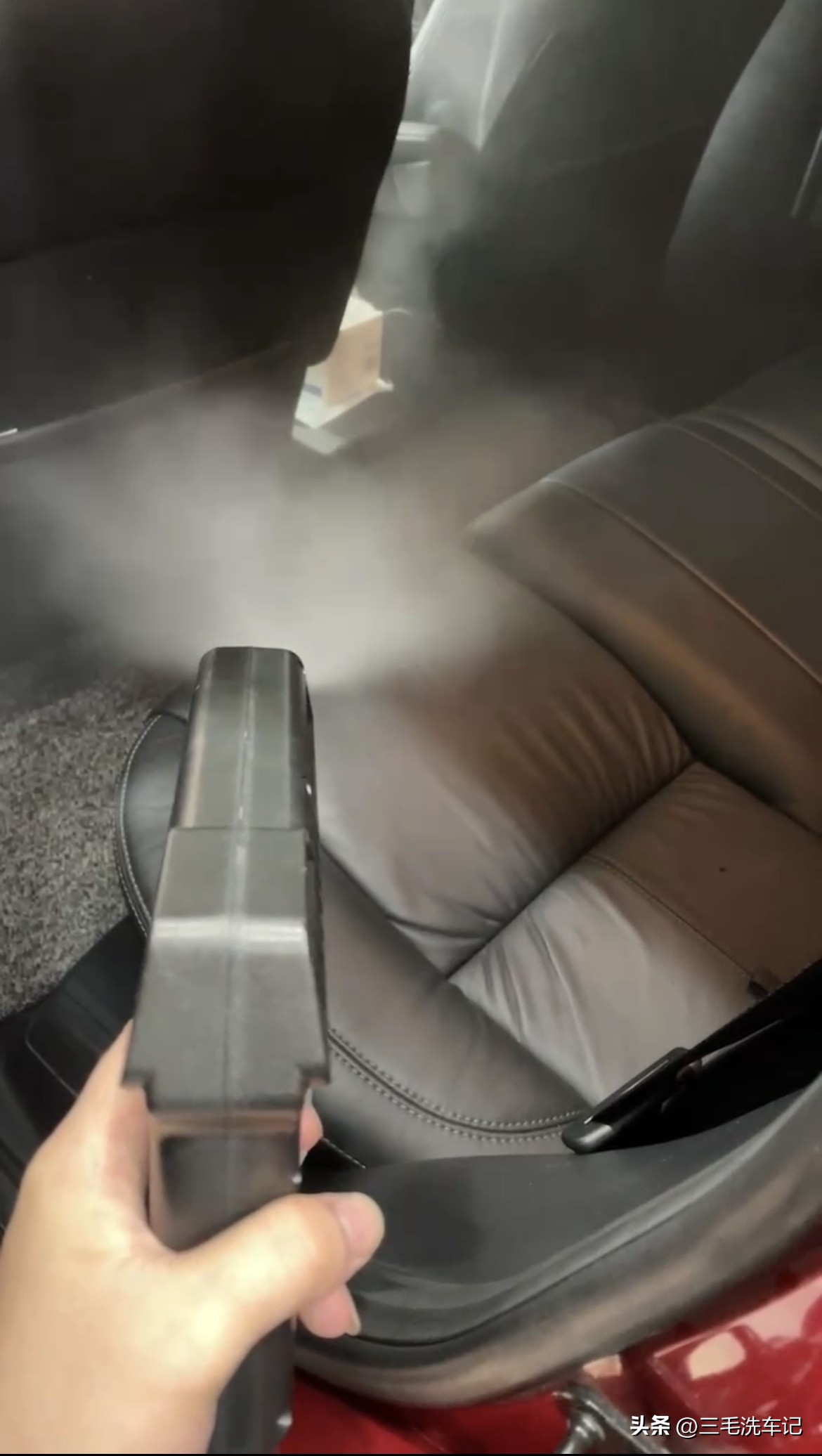汽车内饰清洗最好的方法,汽车内饰清洗方法及流程分享
