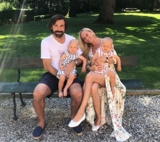 老来俏！42岁足坛巨星与女友步入婚姻殿堂，与前妻的儿子都19岁了