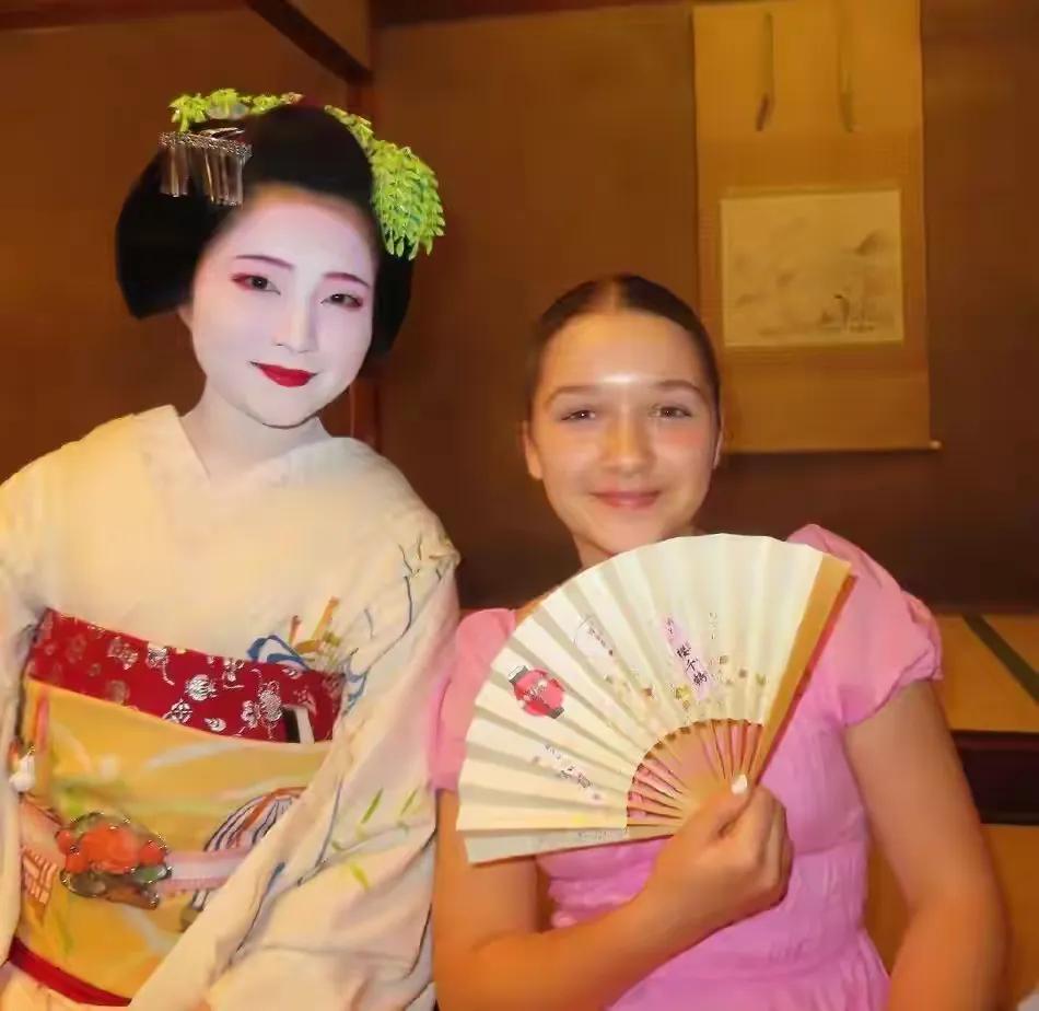 贝克汉姆小七去看维多利亚,贝克汉姆与维多利亚女儿小七