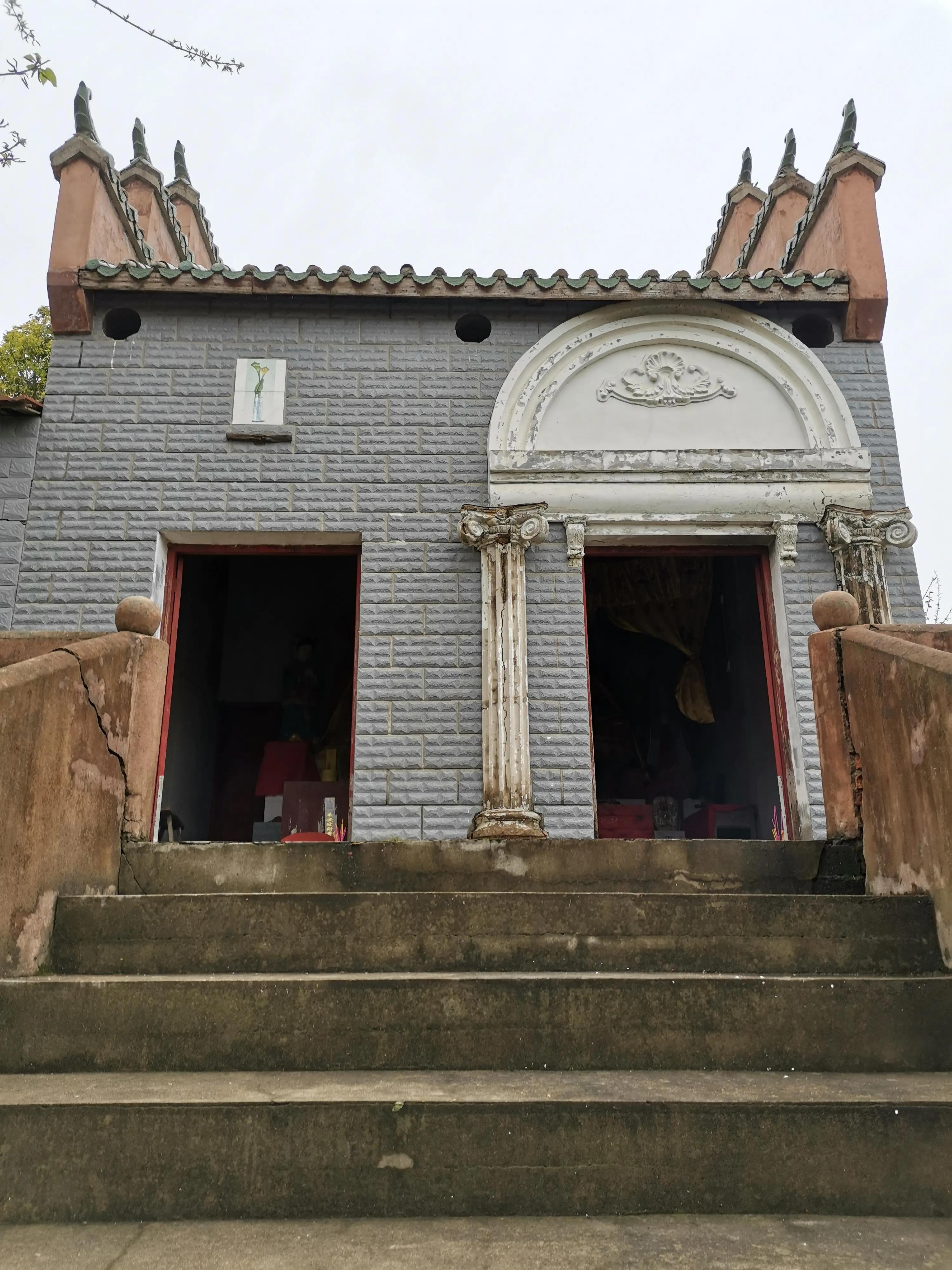 凤凰台上悬明月，同照今人与故人