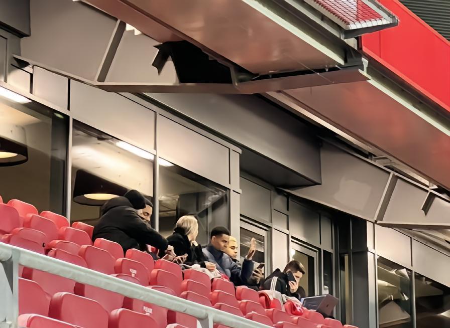 2-1,英超无间道放送!打进0球却取4连胜,2022年度积分王排第6