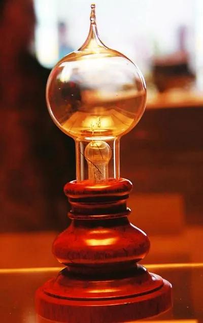 电灯的发明灵感来源,二十世纪震惊世界的发明电灯