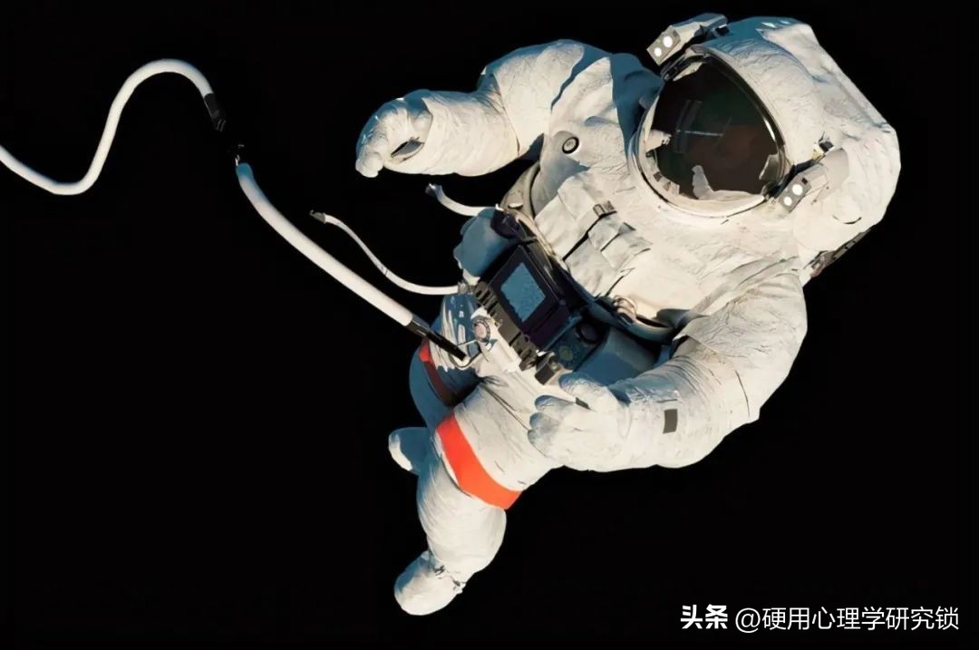 男人爱看球的原因,男人为什么爱看美女球赛