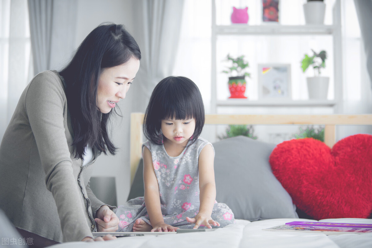 女保安用摄像头跟踪帅哥，领导发现后将她开除，后来她怎么了