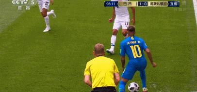 内马尔花式动作讲解,内马尔散步式踢法第一视角