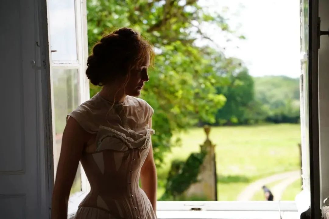 让我们从“茜茜公主”开始，聊聊内衣这件事儿