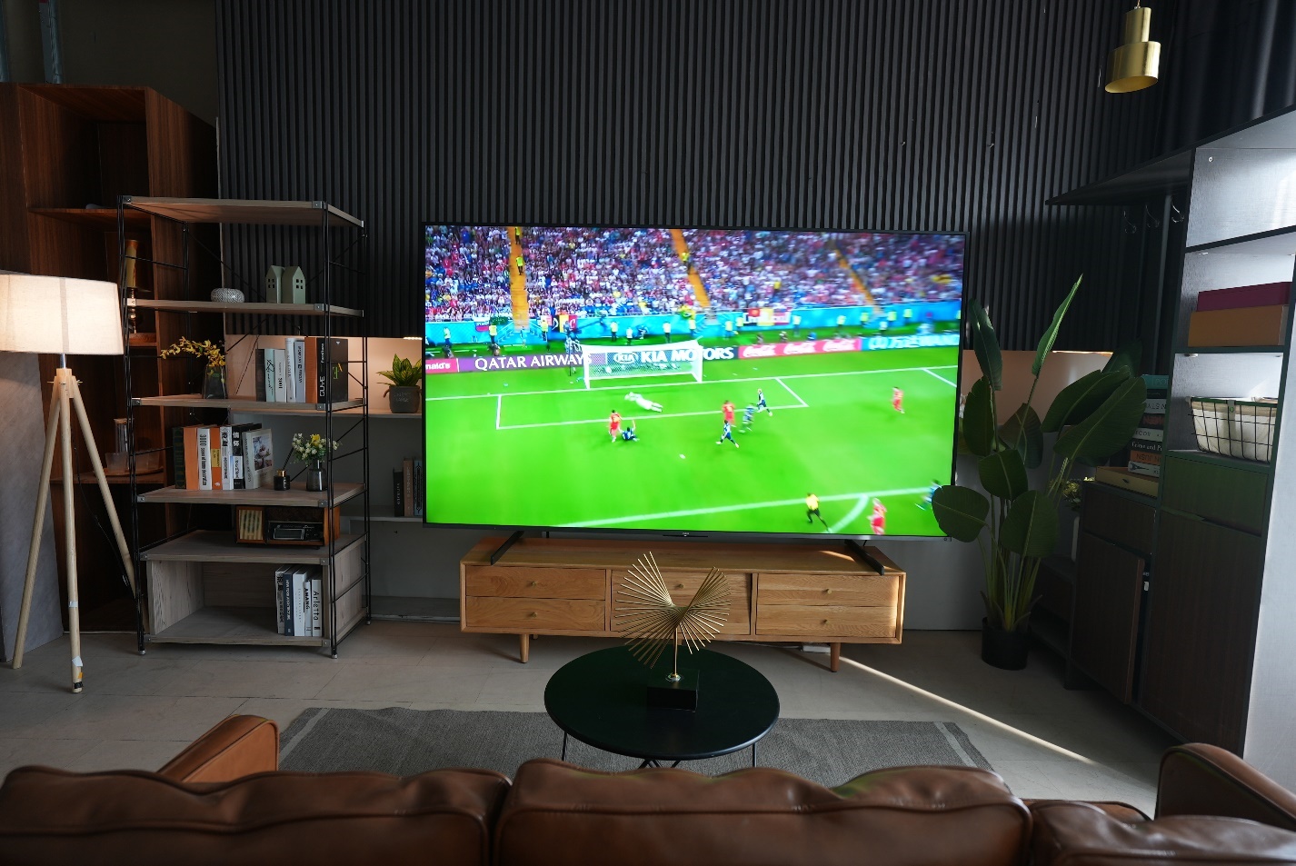 海信电视100寸效果图,家里有个影院