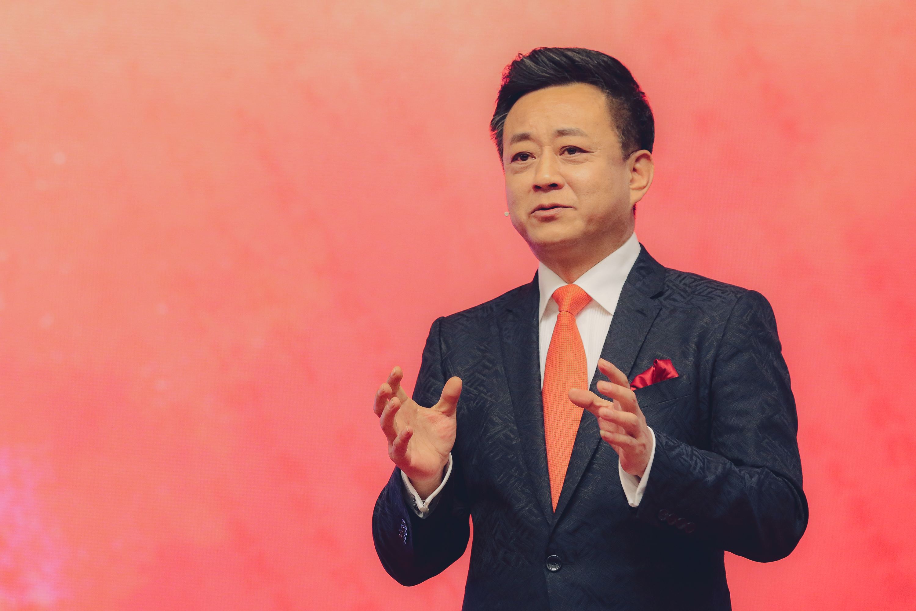 名嘴朱军现在变成什么样,央视一哥朱军现在生活得怎么样了