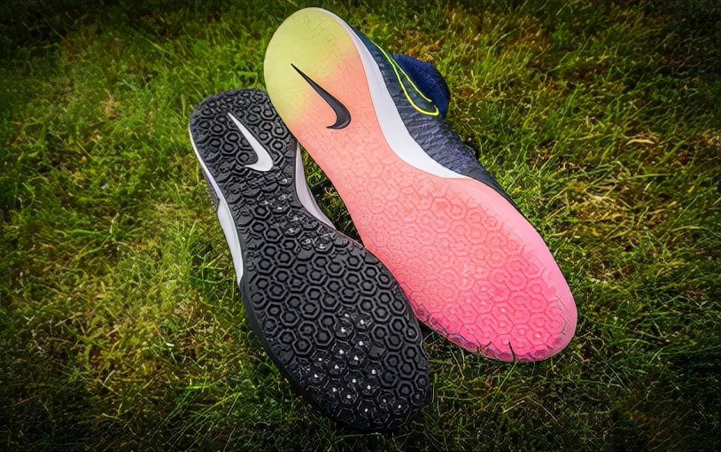 选一双合脚足球鞋,选啥品牌足球鞋