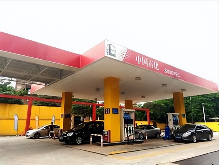 为什么说汽车加油最好加两百元,为什么给车子加油只加200块钱