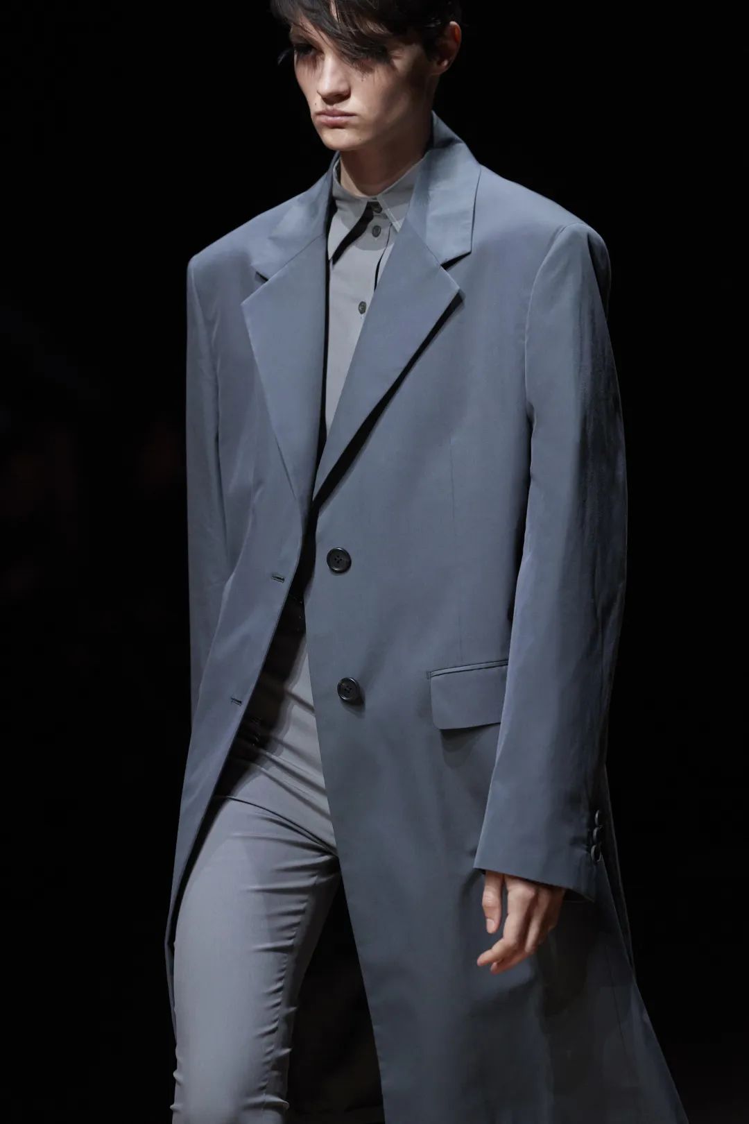 米兰时装周入选前十唯一华人,米兰时装周第一排坐的谁