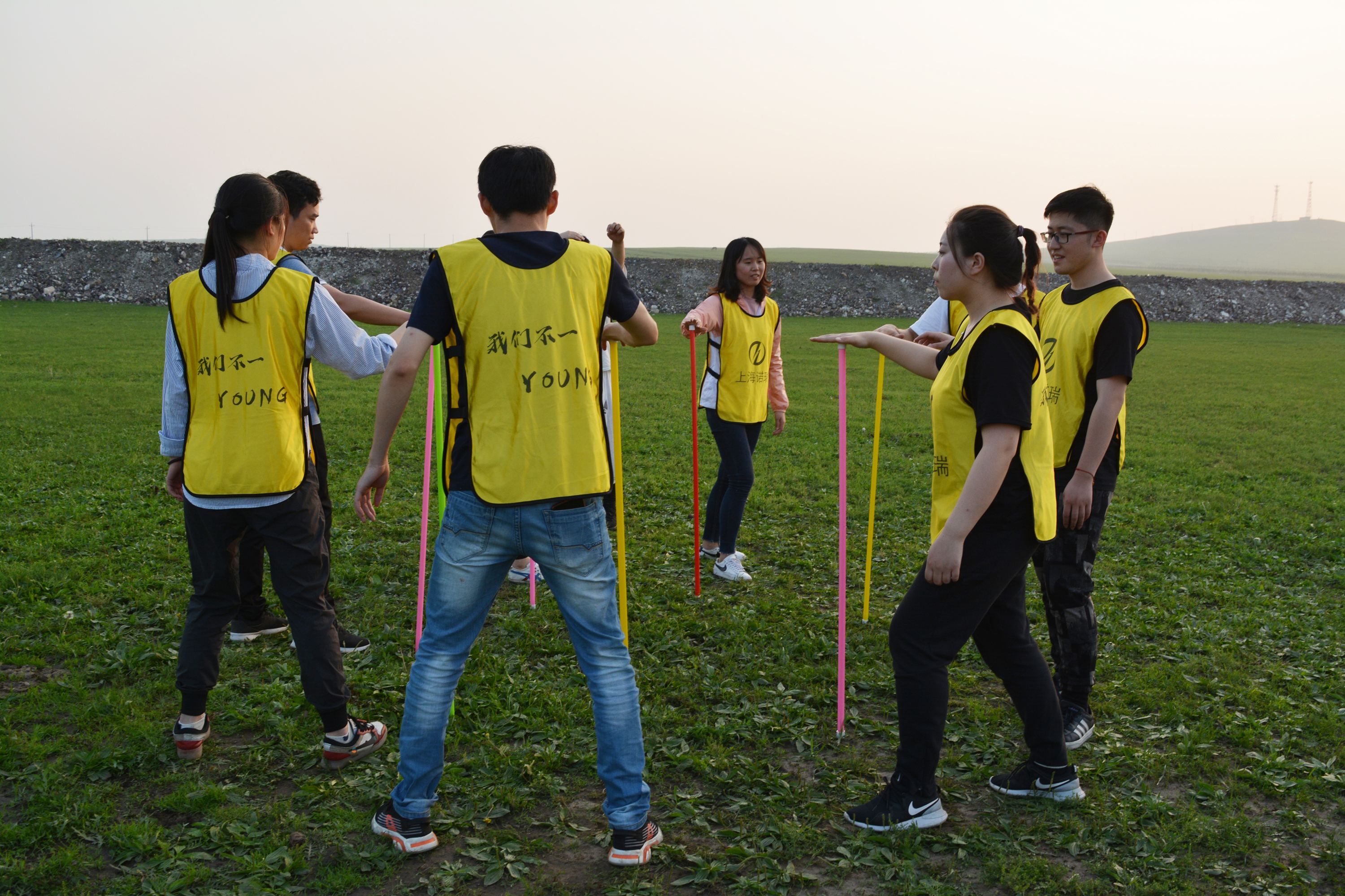 适合年轻人玩的团建小游戏,适合团建的小游戏冷门