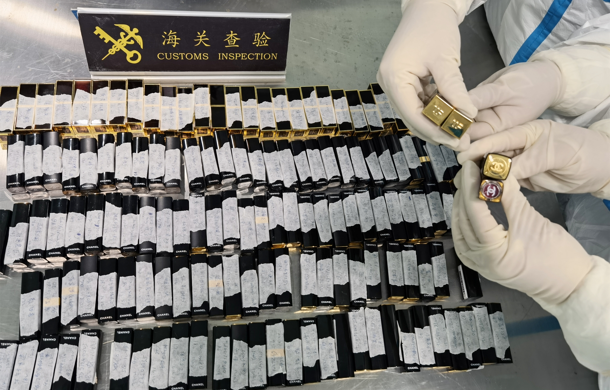 互动解答：旅客携带100多只口红被查，他会接受什么处罚？