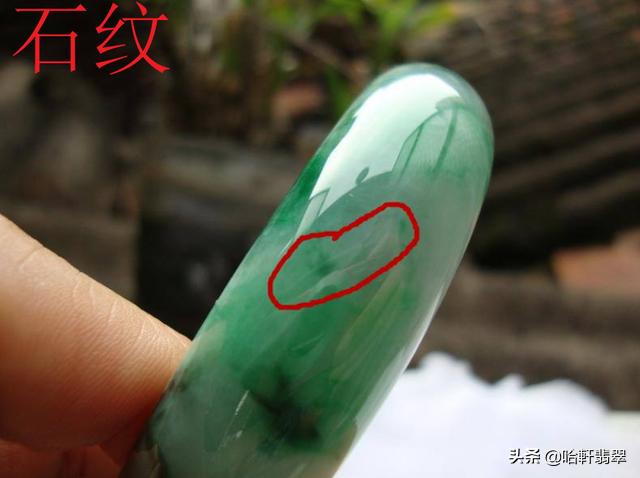 看翡翠颜色的要诀让你秒懂翡翠,翡翠常见的3大瑕疵你能接受几种