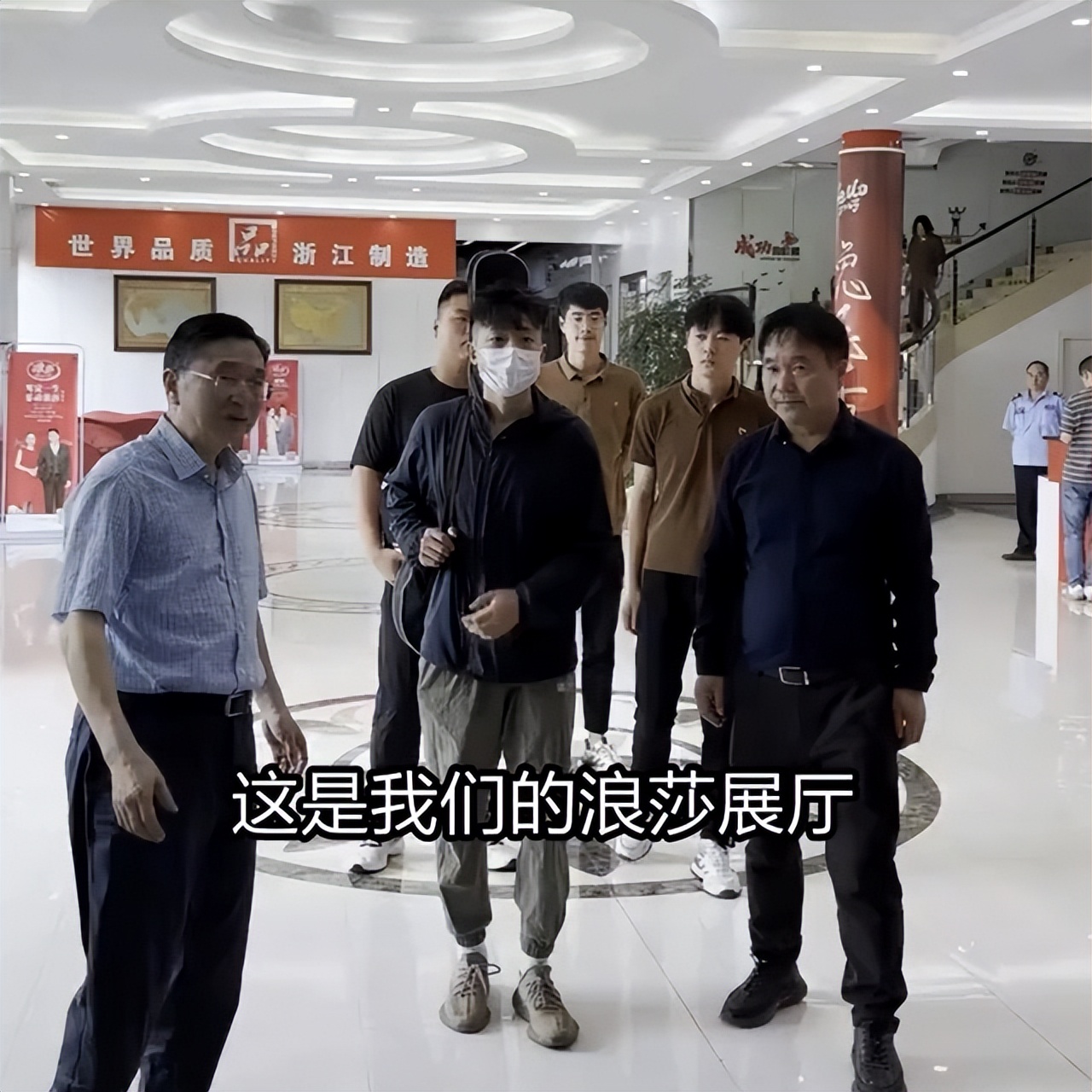 淄博卖鸭头小哥哥直播带货,淄博鸭头小哥抖音直播回放