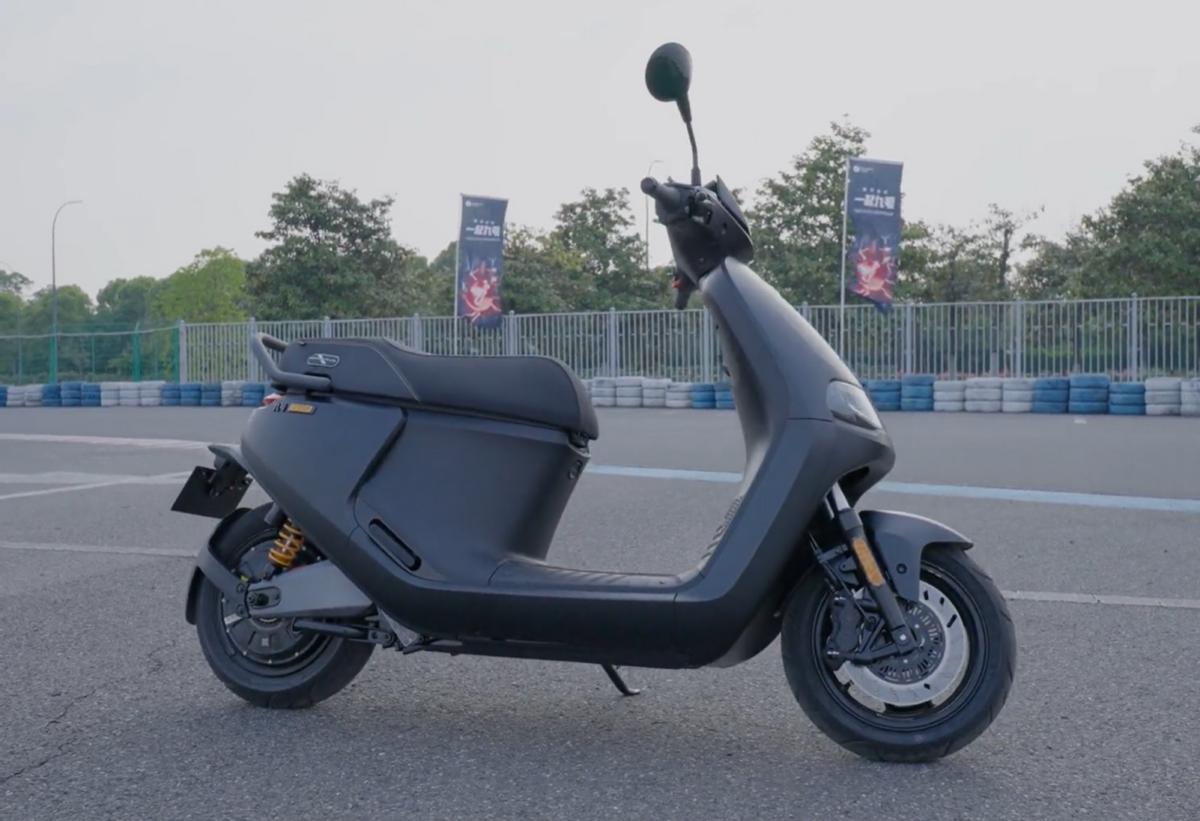 新日雅迪小刀电动车哪个好,小刀与新日电动车哪个更好