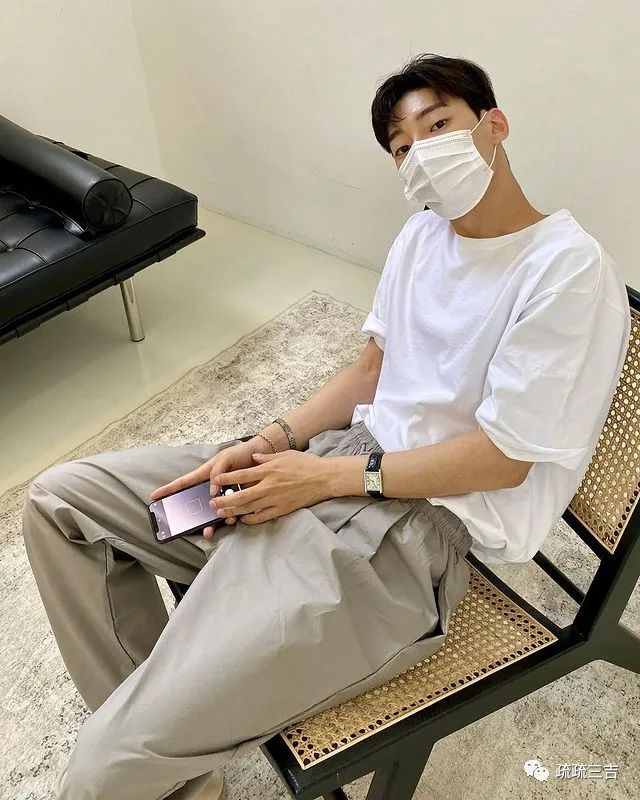 ins很火的韩国穿搭男博主穿搭,男韩系ins博主牛仔穿搭