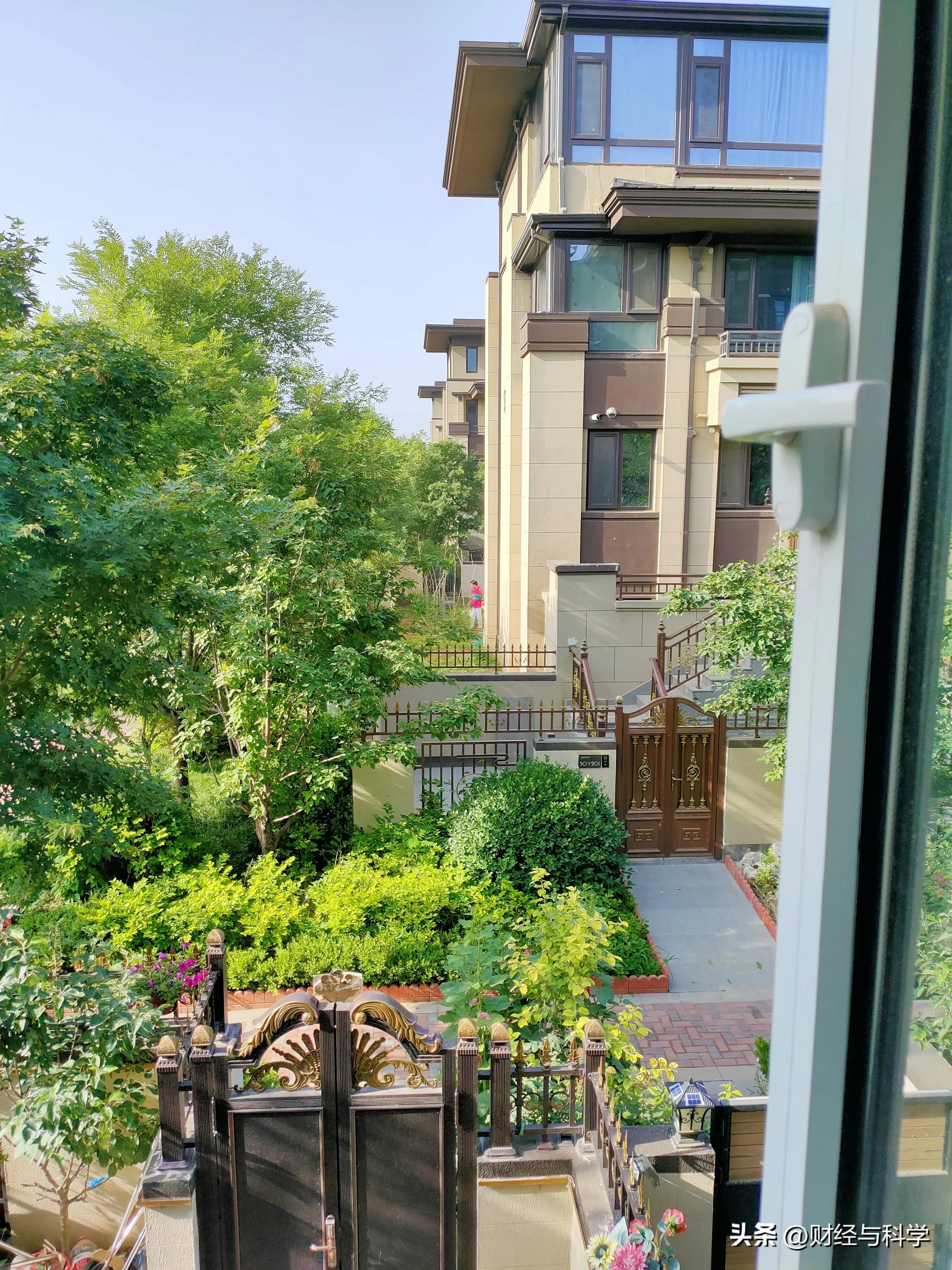 疫情过去人们都盼着经济及生意都好做起来，可发现人们钱更难弄