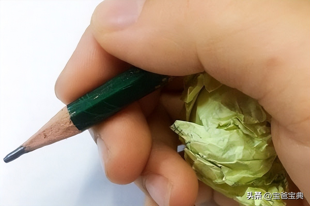 孩子握笔姿势手腕矫正小神器,孩子握笔姿势纠正不过来要不要紧