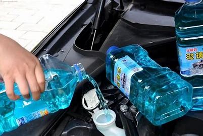 汽车玻璃水的最佳使用方法,汽车玻璃水的正确使用