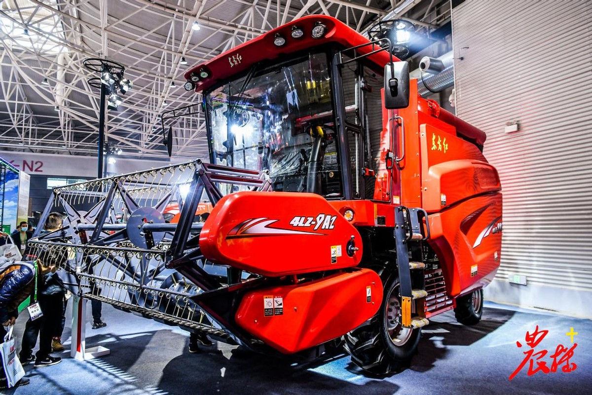 2020年联合收割机多少钱一台,最新款链条联合收割机