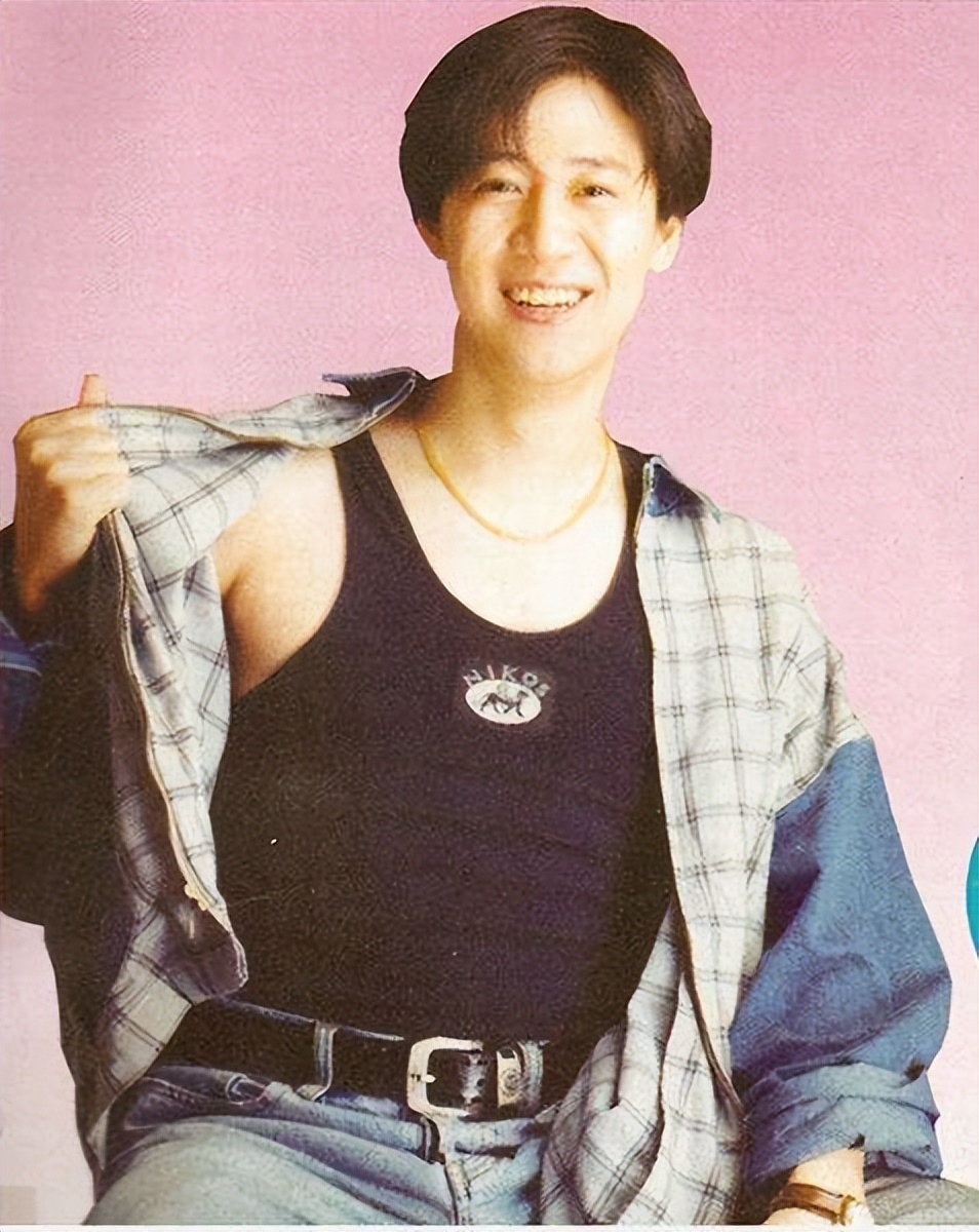 公然挑衅刀郎，机场怒踹粉丝，歌坛“一姐”那英究竟凭啥这么狂？